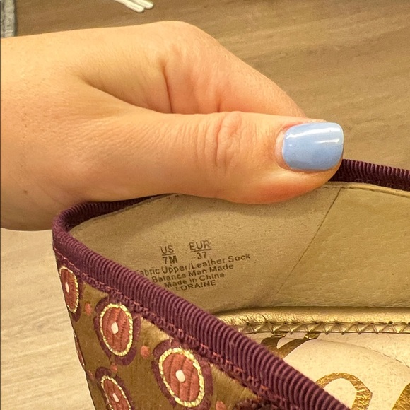 Sam Edelman Loraine Maroon Loafers with Gold Details - Picture 4 of 4